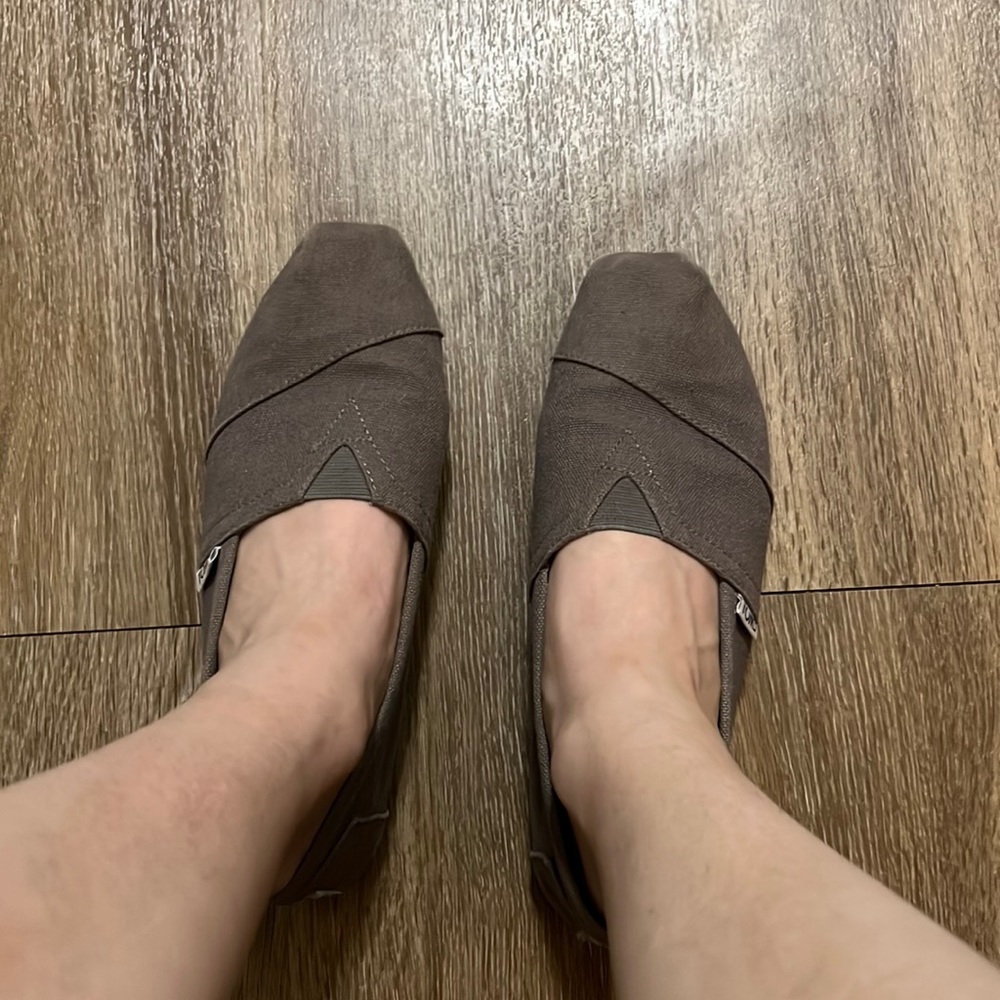 Grey Toms